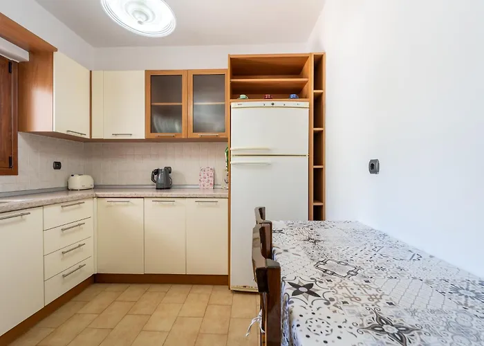 Maria * Πεύκος